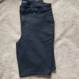 D. Jeans 10 Black Shorts